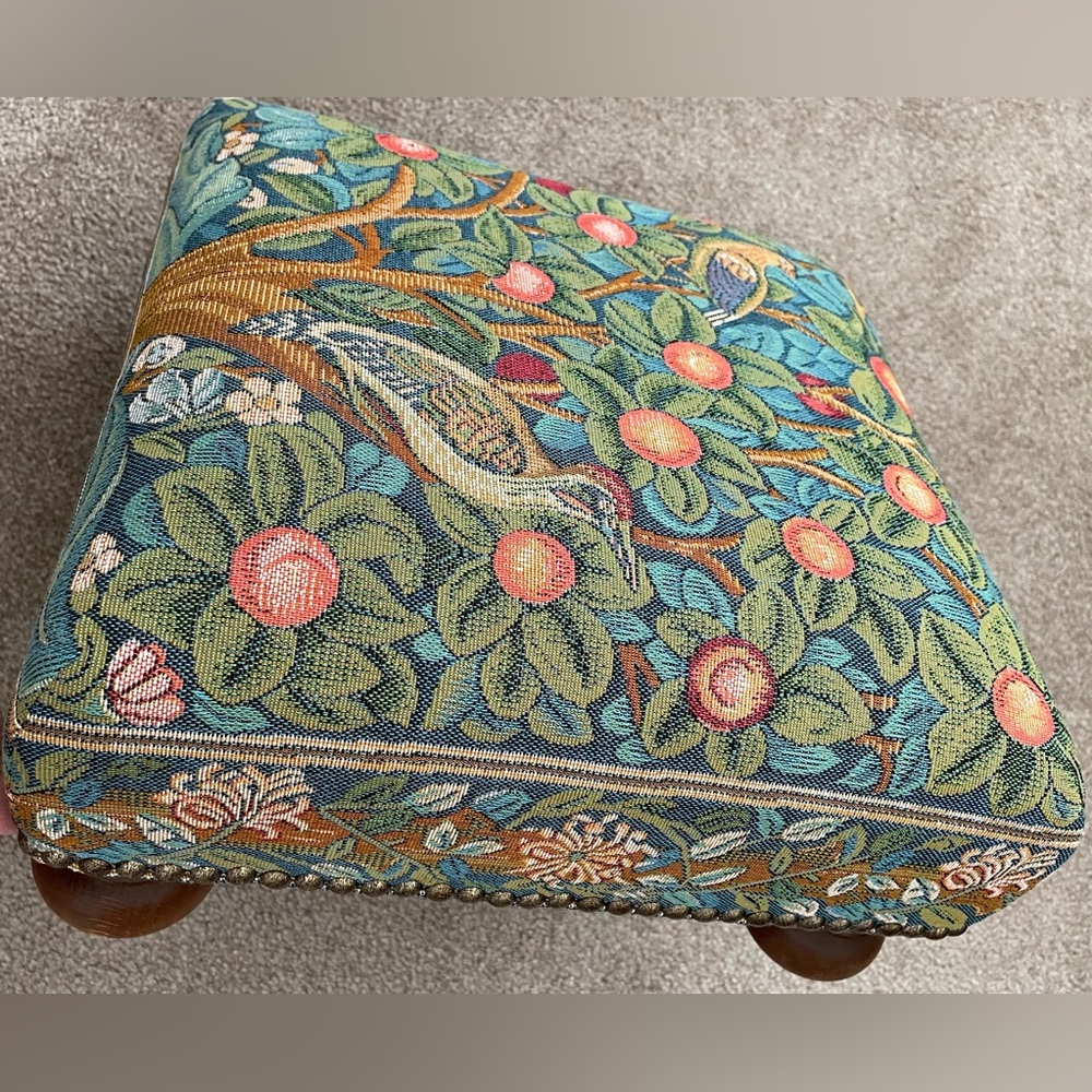 Scully & Scully Fine Quality Tapestry Footstool Woodpecker Brand New NWT